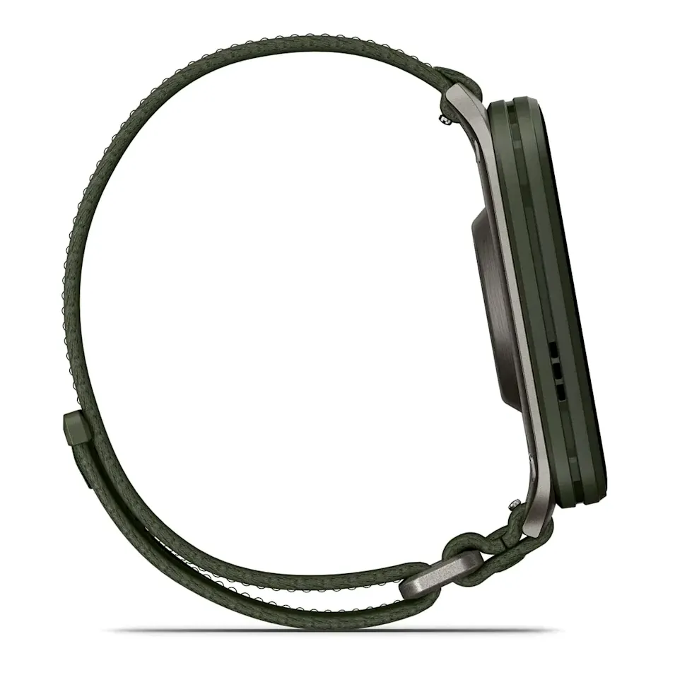 Garmin Venu X1, цвета мха с серой титановой крышкой, нейлоновым ремешком ComfortFit цвета мха, фото 6 из 7